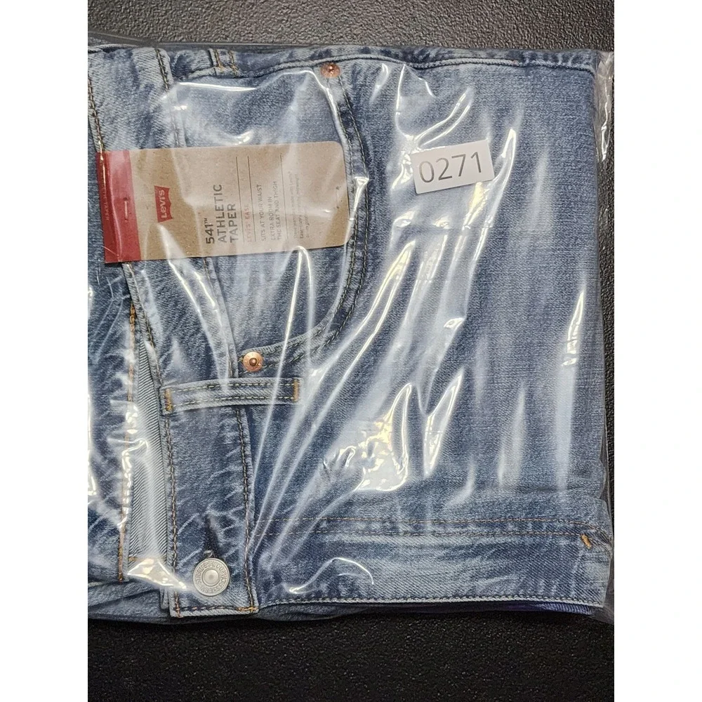 Levi's 541 Athletic Taper Jeans Stretch 38x30 Light Blue